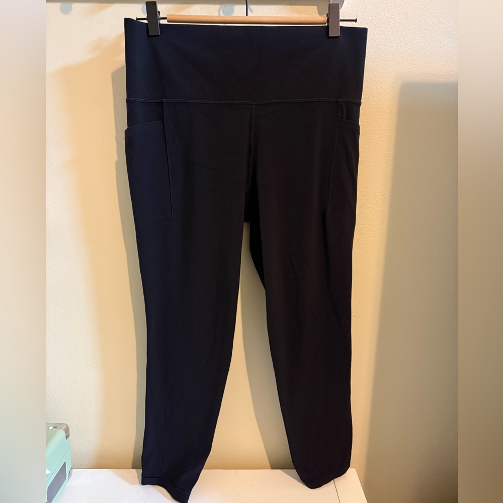 Athleta Black Salutation Stash Pocket High Rise Large💎EUC Retail $109 - Picture 6 of 11